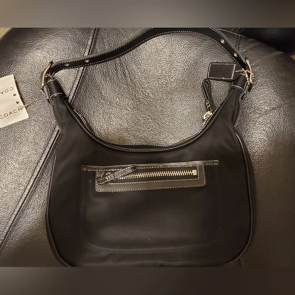 Authentic Women’s Coach hobo shoulder bag, NWT